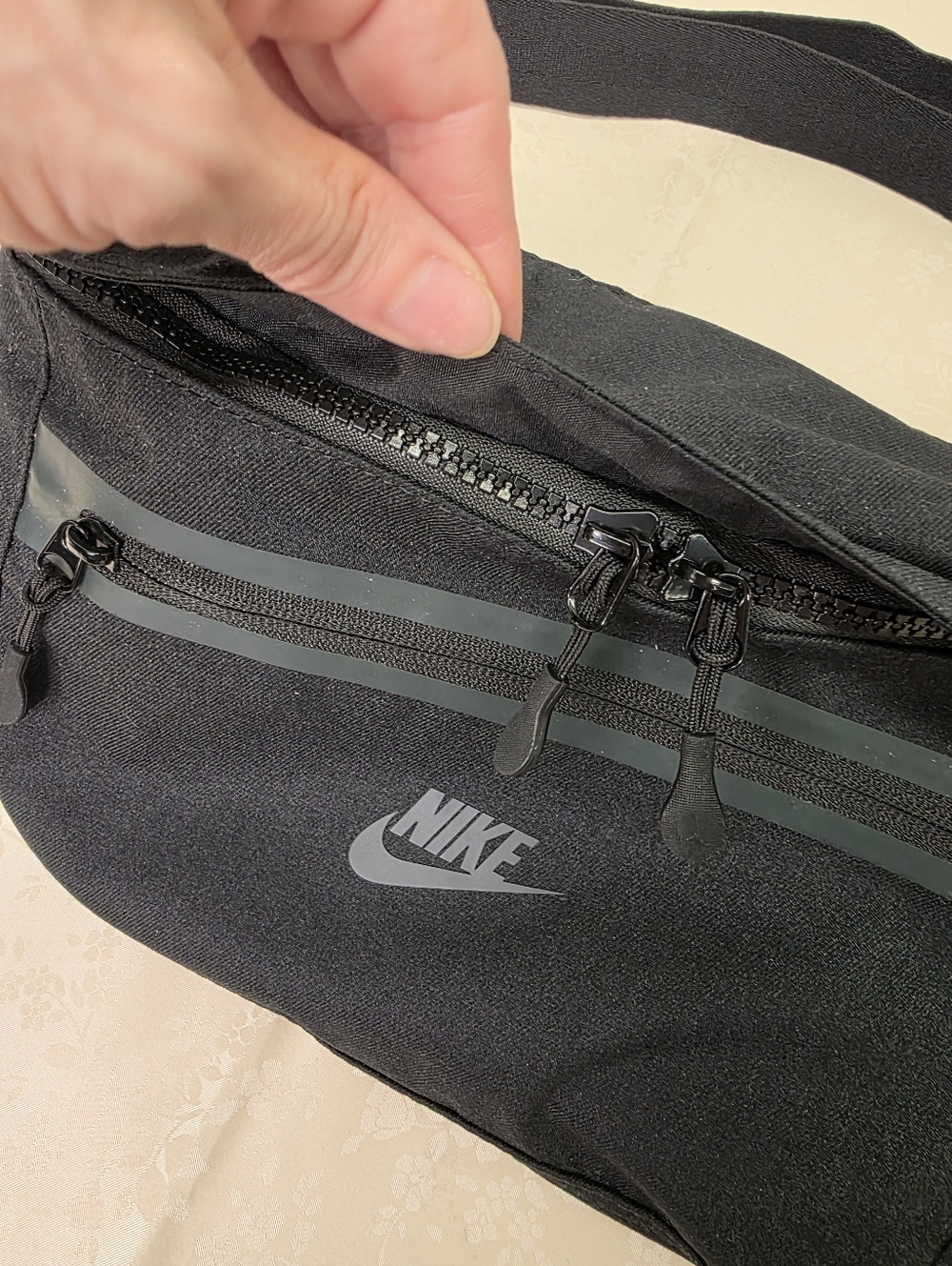 Nike Tech Hip Pack Large Black Crossbody Fanny Pack 10L BA5751-010 - Picture 2 of 9